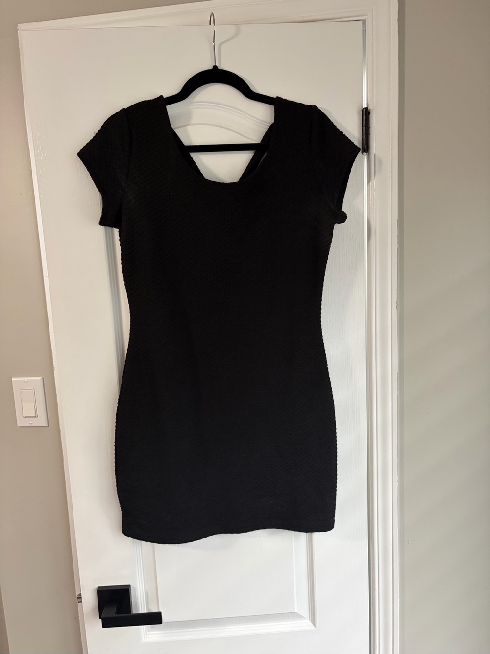 Classic Black Cap-Sleeve Bodycon Dress
